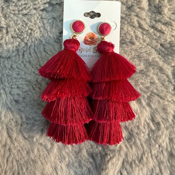 NWT Elegant fuchsia tassel earrings - Picture 1 of 3